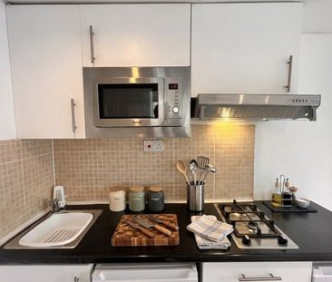 Studio Flat, Montrell Road, SW2 - Photo 2