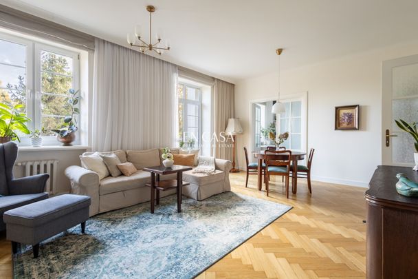 Wysoki sufit | z balkonem | w kamienicy - Zdjęcie 1