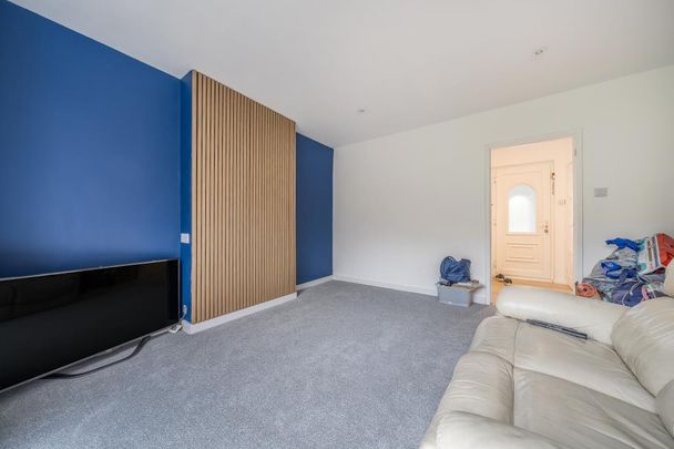 4 bedroom semi-detached house to rent - Photo 1