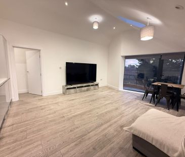 Flat, Alpine House, a Cuckoo Hall Lane, London - Photo 2