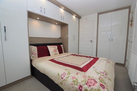 3 bedroom House To Let - Photo 5