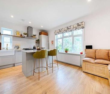 First Floor Flat, Grove Lane, Kingston Upon Thames, KT1 - Photo 3