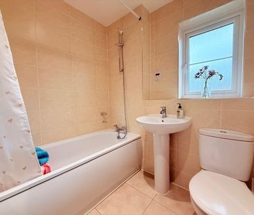 Thompson Way, Farnborough, Surrey, GU14 - Photo 6