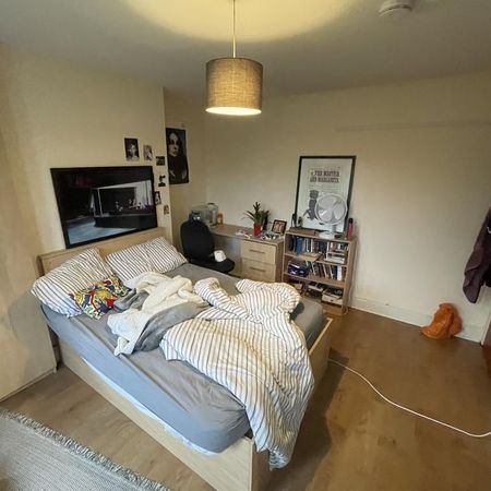 5 bedroom semi-detached house to rent - Photo 3