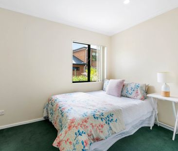 SPACIOUS THREE LEVEL HOME- FOUR BEDROOMS-OREWA! - Photo 5