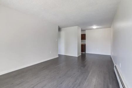 1 Bedroom - Photo 2