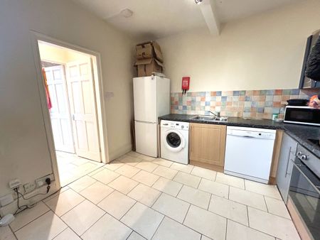 2 bedroom flat to rent - Photo 4