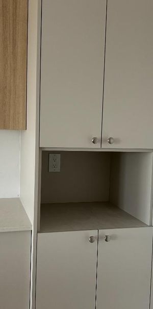 NEUF 4 ½ PLUS PIÈCE BUREAU FERMÉ À 1550$/MOIS À SABREVOIS - Photo 1