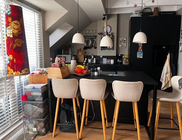 Modern 2-Zimmer Mobilierte DG-Wohnung mit Balkon und EBK - Photo 1