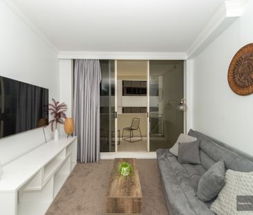 Desirable 1 Bedroom Apartment, Prime Sydney CBD Location - Photo 2