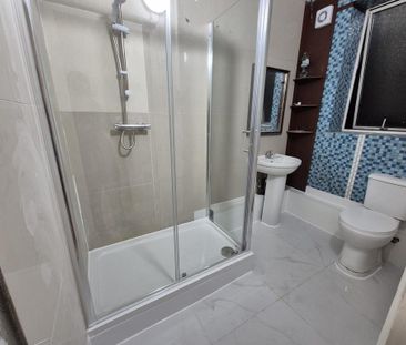 1 bedroom in a flat share to rent - Photo 2