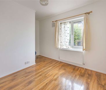 Recently upgraded, 1 bedroom house to rent with front garden and al... - Photo 3