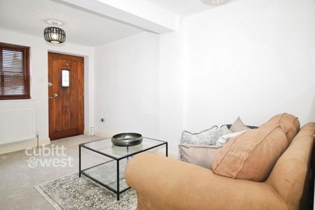 1 bedroom ground floor flat to rent - Photo 2