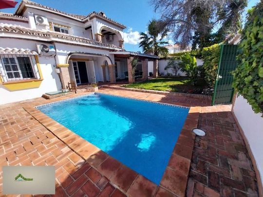 Alquiler de chalet adosado en Calle Marqués de Ivanrey - Photo 1