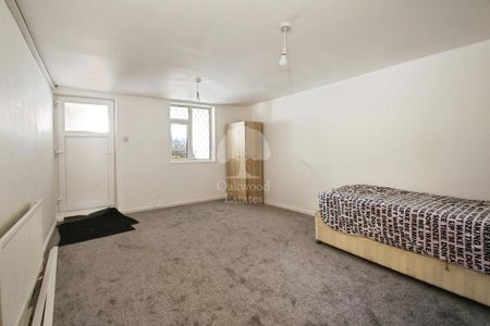 4 bedroom townhouse to rent - Photo 3