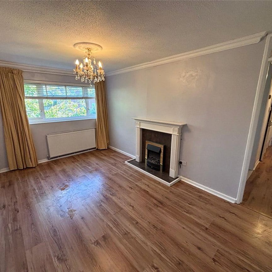 Available now, we offer to you 8 Lichfield Grove, a well presented one bedroom apartment located in the popular Jennyfields area of Harrogate. - Photo 1