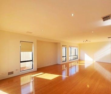 Charming & Spacious 4-Bedroom Family Home - Photo 1