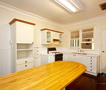 QUAINT COTTAGE HOME! - Photo 3