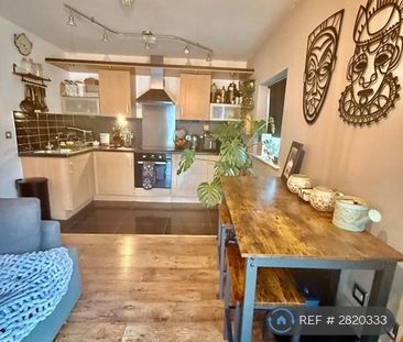 2 bedroom flat to rent - Photo 2