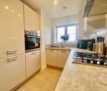 3 bedroom semi-detached house to rent - Photo 6