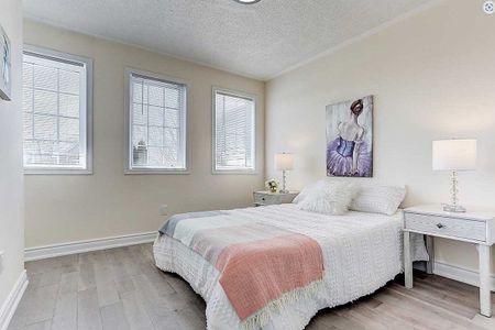 For Lease - 2221 Amberglen Court, Oakville, Ontario - Photo 4