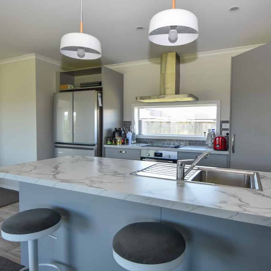 Stylish 3 bedroom home - Photo 1