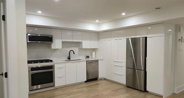 For Lease - 185 Carleton Avenue Unit# B, Tunneys Pasture and Ottawa West, Ontario - Photo 1