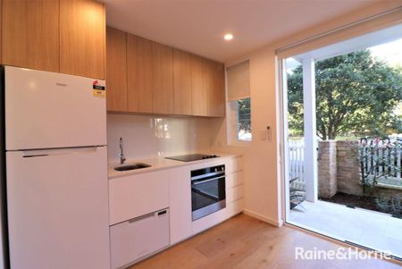 Charming 1-Bedroom Apartment in the Heart of Cronulla - Photo 3