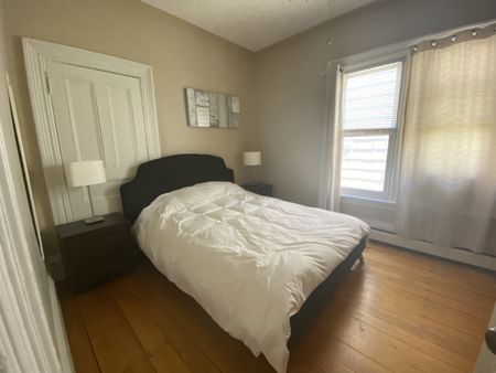 2315 Clifton – 2 BR 1 BATH FULLY FURNISHED NORTH END FLAT WITH PARKING - Photo 4