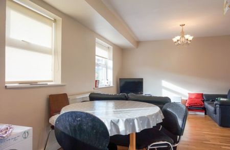 3 Bedrooms Headingley Rise - Photo 4