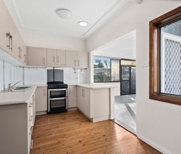 Perfectly located within walking distance to Beach, Schools, Transp... - Photo 1