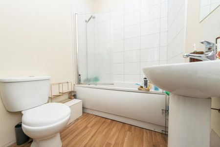 2 bedroom terraced house to rent - Photo 4