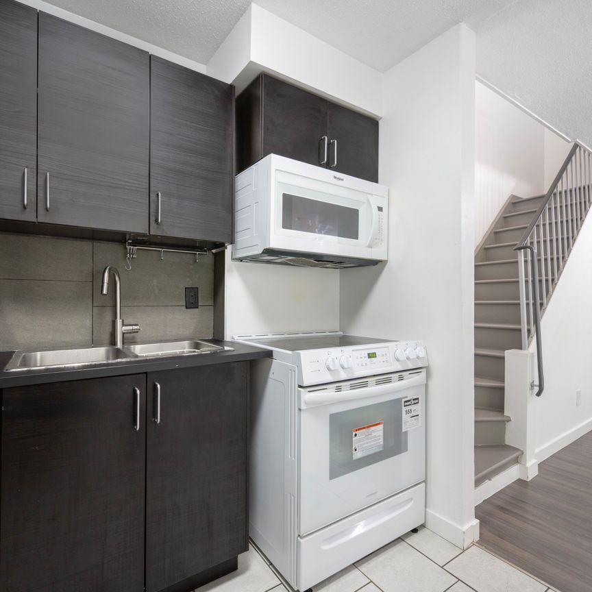 For Lease - 15 Banner Road Unit# M, South of Baseline to Knoxdale, Ontario - Photo 1