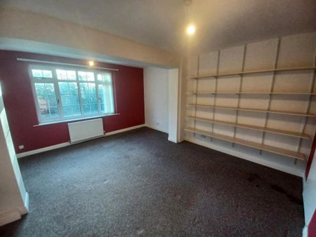 4 bedroom detached house to rent - Photo 2