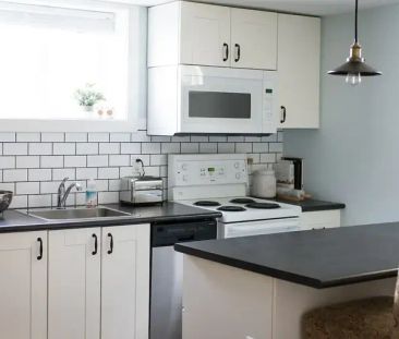 Brentwood Suite. Close to U of C. Train to SAIT & Down Town - Dishw... - Photo 1