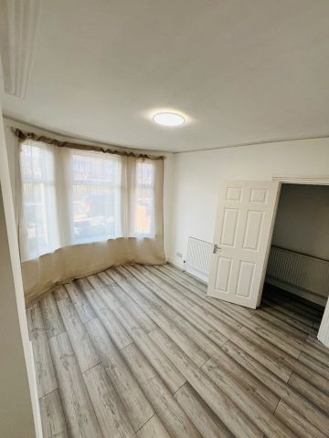 3 Bed Terraced House, Holmesdale Road, SE25 - Photo 5