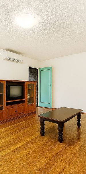 Cosy Unit In Great Location! - Photo 1