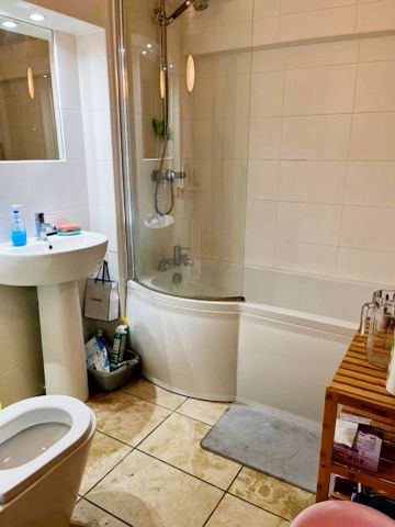 2 beds 2 baths - Photo 5