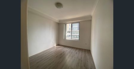 Huge 3 Bedrooms Apartment in the center of Burwood - Photo 3