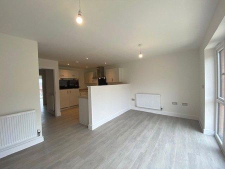 4 bedroom detached house to rent - Photo 3