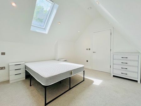 2 Bed Flat, Grove Park Road, W4 - Photo 2