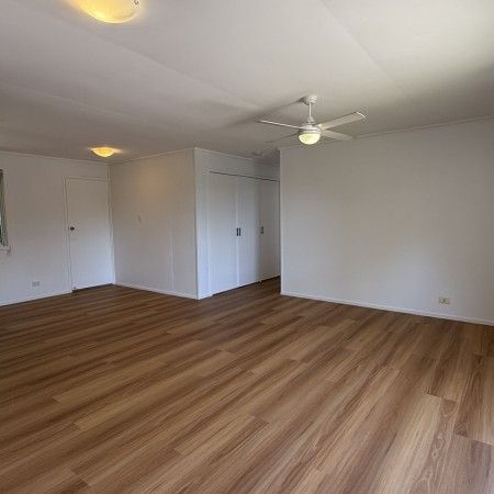 3 Bedroom Home in Molendinar - Photo 1