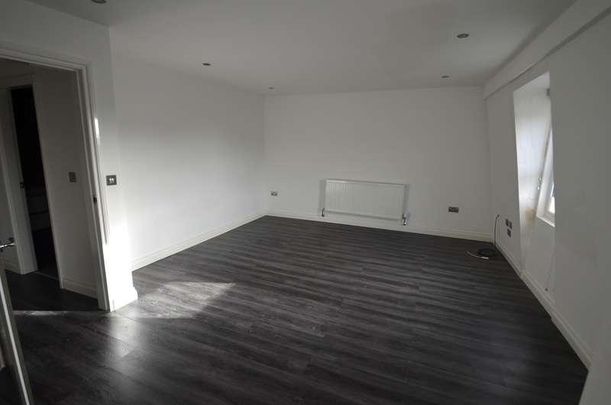 Station Approach, Ashford, TW15 - Photo 1