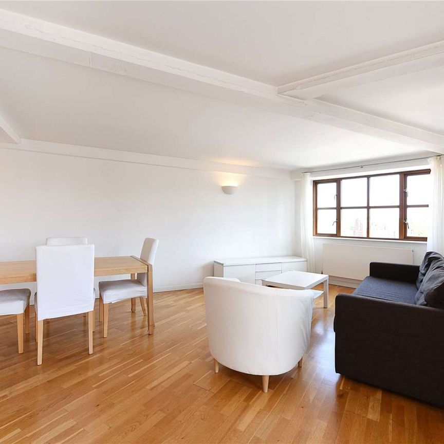 A bright 2 bedroom, 2 bathroom apartment situated on the 6th floor of this highly sought after development in the heart of Wapping. - Photo 1
