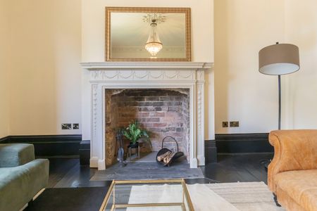 London Road, Cheltenham, Gloucestershire - Photo 2