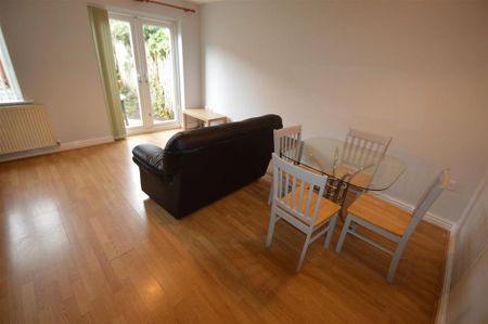 4 bedroom townhouse to rent - Photo 2