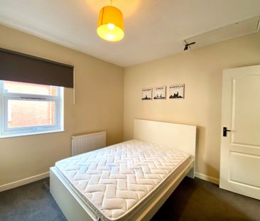 2 bed terraced house to rent in Grendon Buildings, EX1 - Photo 3