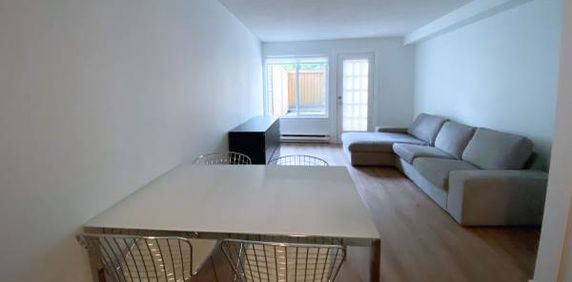 RENOVATED! RARE 2 bedroom 2 stories Kitsilano/UBC/Jericho Beach - Photo 2