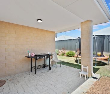 GREAT SIZED HOME.. TOP LOCATION!!!! - Photo 1