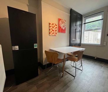 Bedroom Student House, LN1 - Photo 1